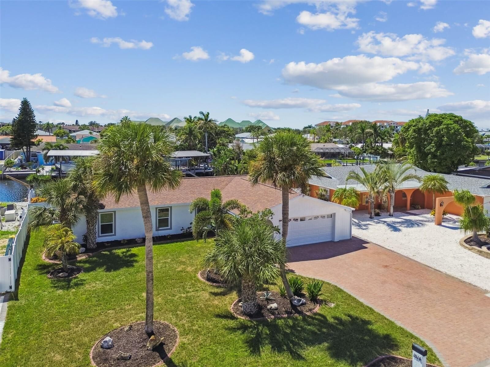 Property Photo:  1014 Sago Palm Way  FL 33572 