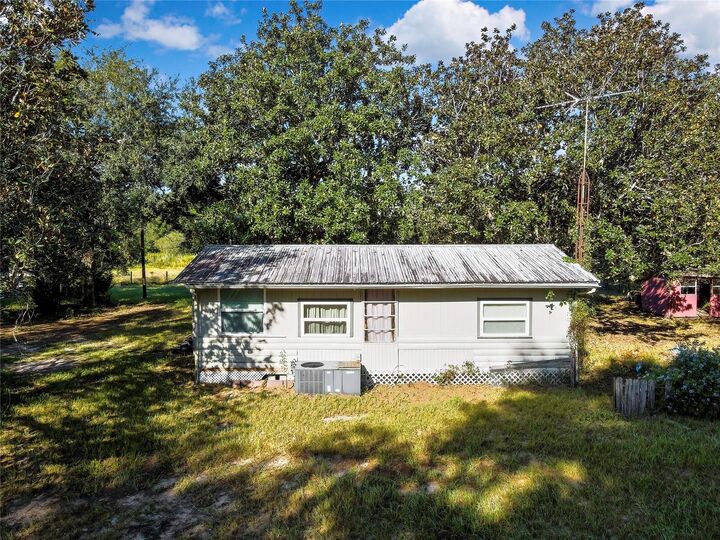 Property Photo: 2842 Cr 756 FL 33597
