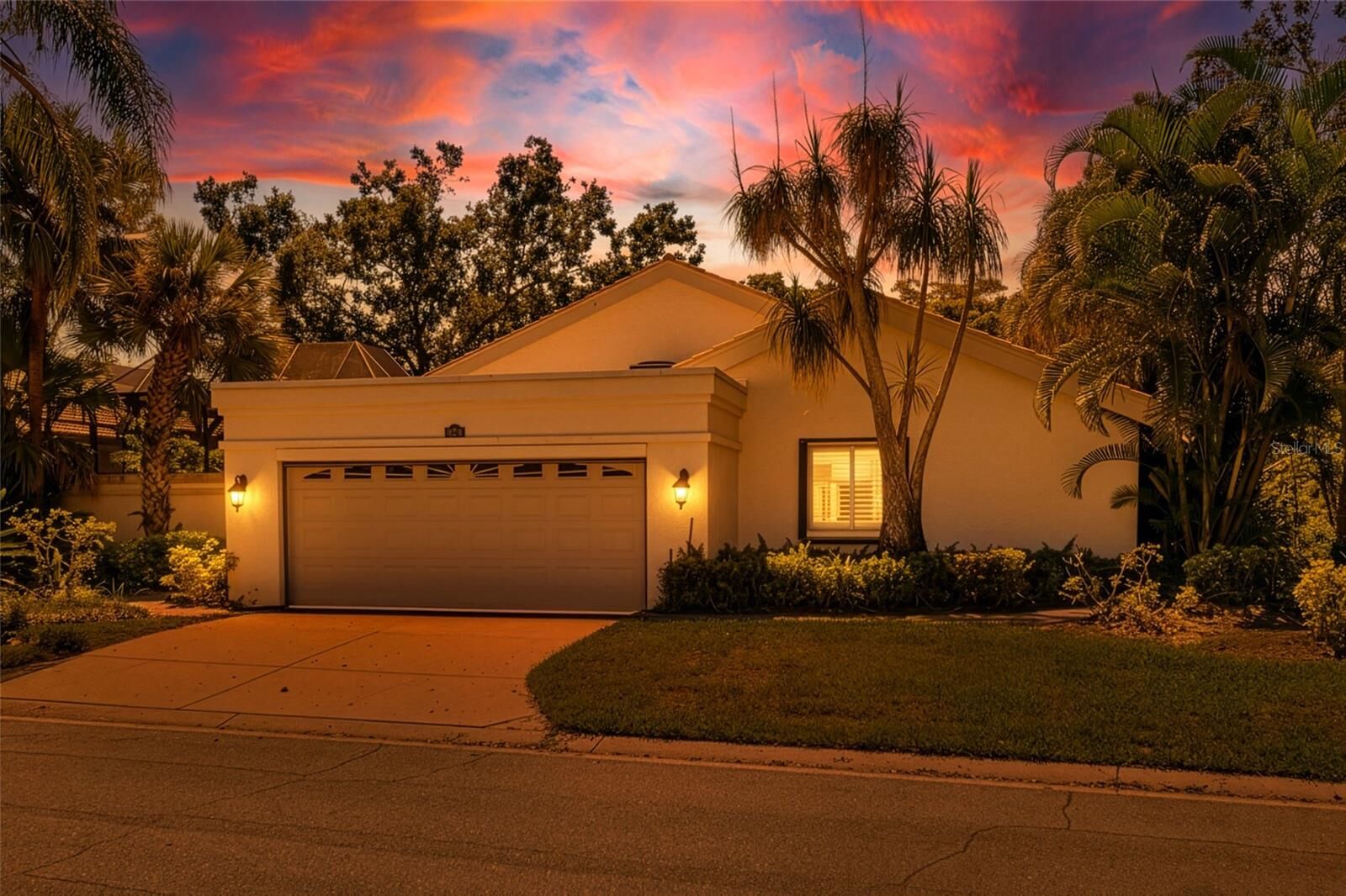 Property Photo:  