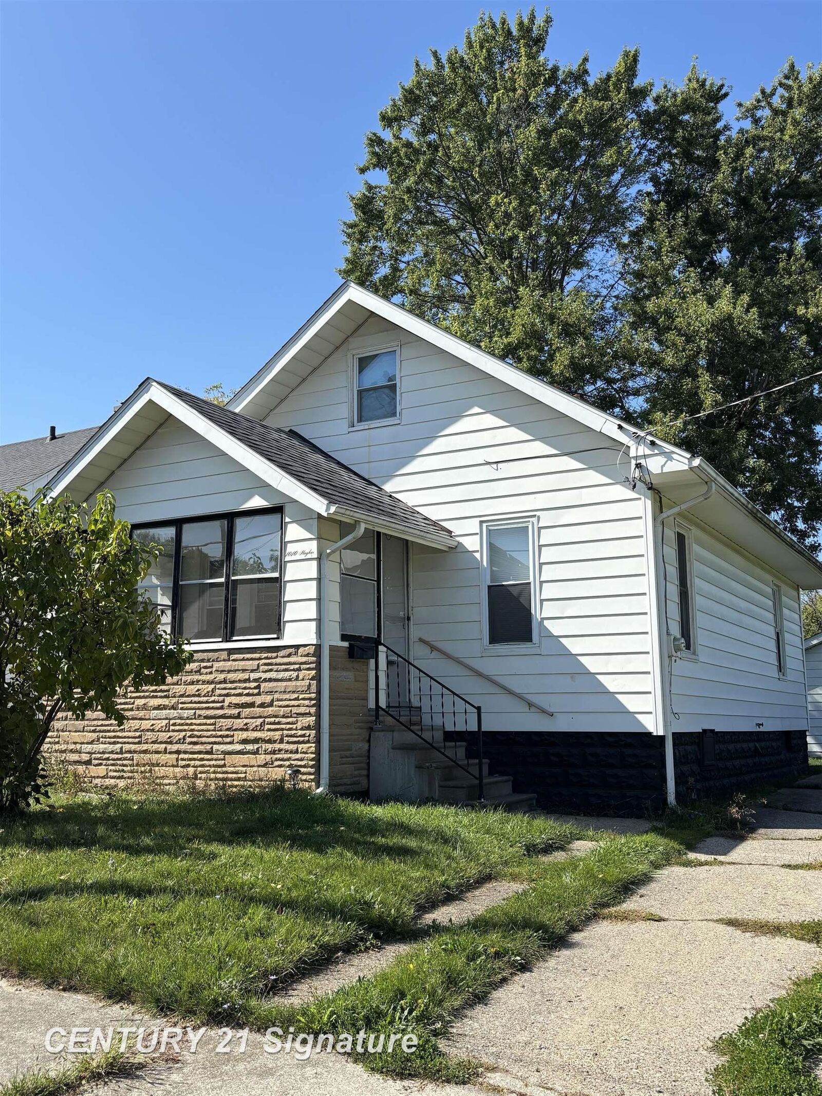 Property Photo:  1010 Hughes Avenue  MI 48503 