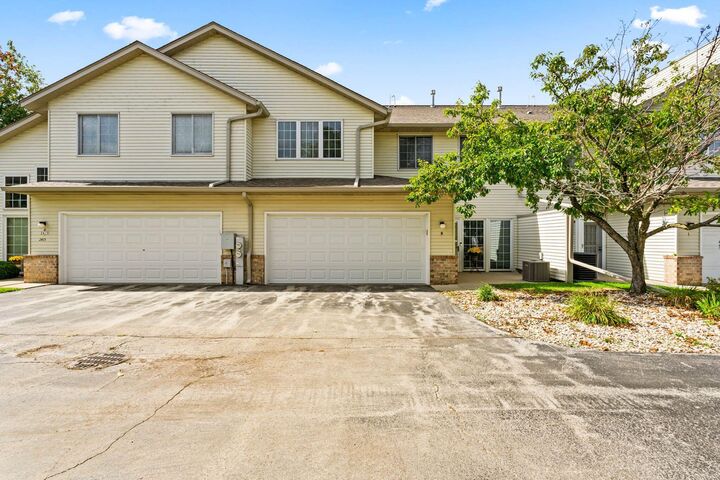 Property Photo:  2415 Fox River Pkwy H  WI 53189 