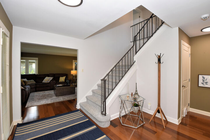 Property Photo:  5 Shorewood Ct  WI 53402 