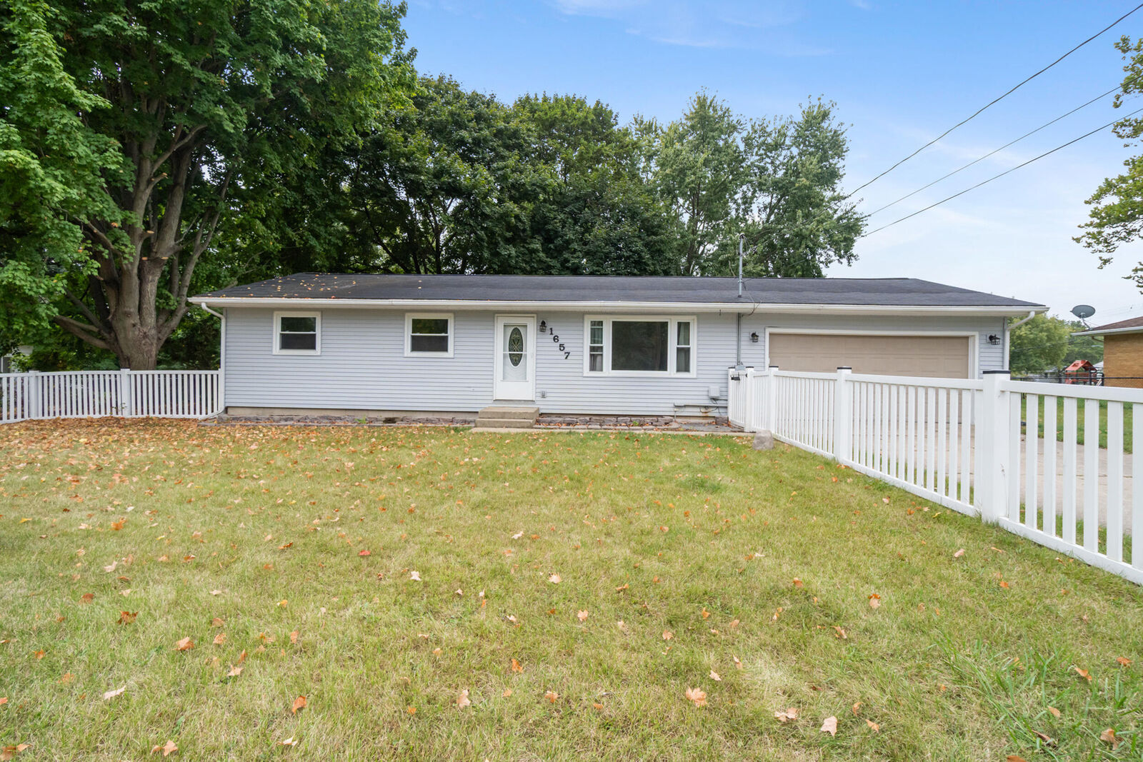 Property Photo:  1657 Foye Drive  MI 49203 