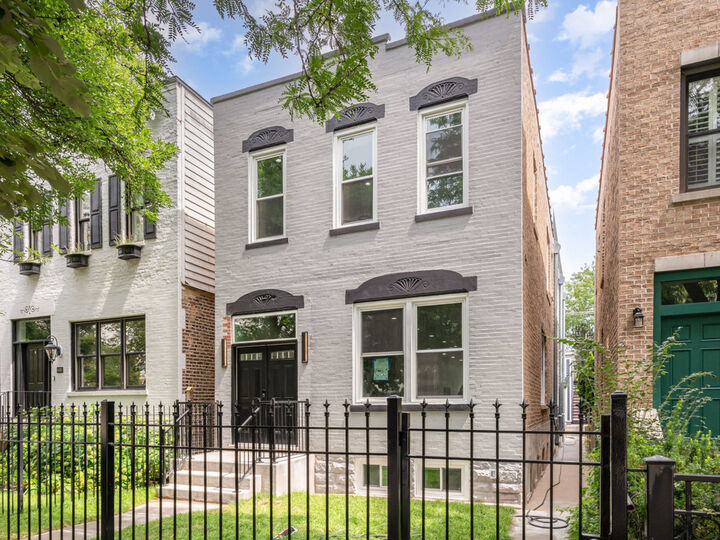 1433 N Oakley Boulevard  Chicago IL 60622 photo