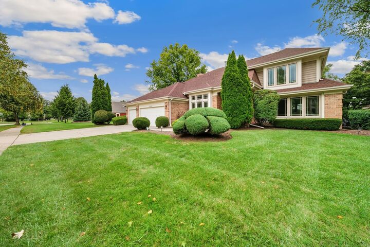 Property Photo:  1901 Brandywyn Lane  IL 60089 