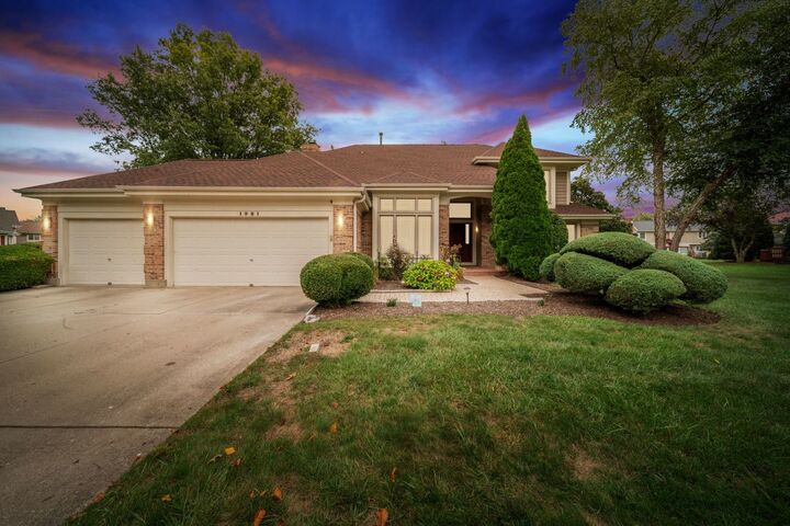 Property Photo: 1901 Brandywyn Lane IL 60089