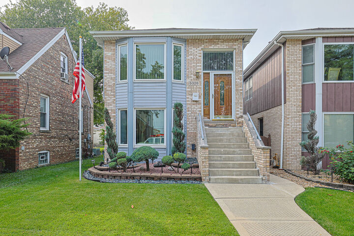 5326 S Nagle Avenue  Chicago IL 60638 photo