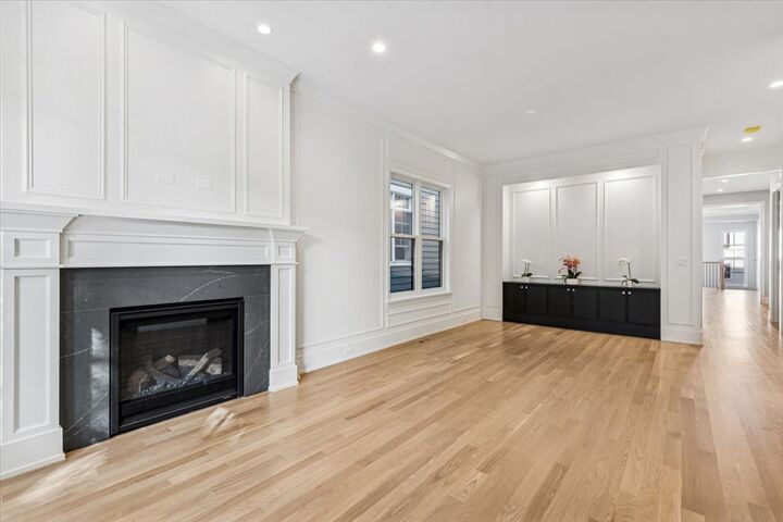 Property Photo: 1932 W Wolfram Street IL 60657