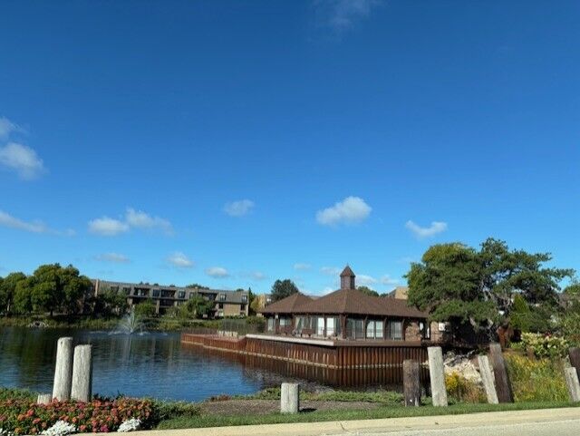 Property Photo:  3 The Court Of Harborside 111  IL 60062 