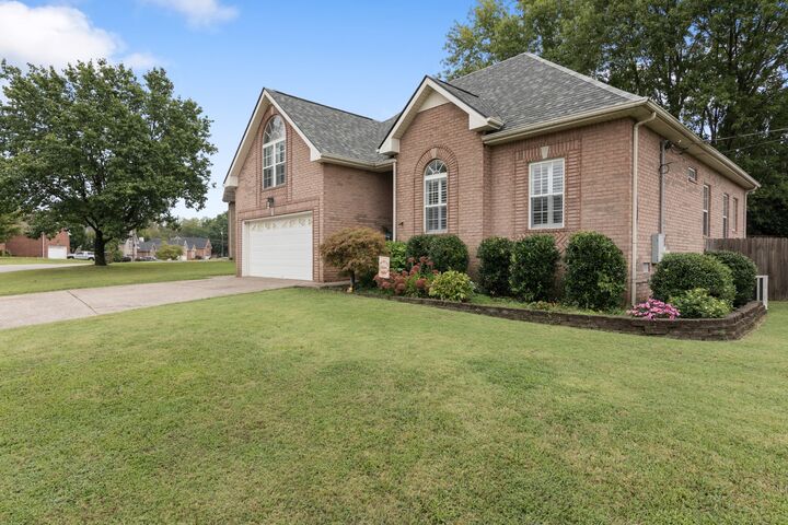Property Photo: 125 Cherokee Dr TN 37188