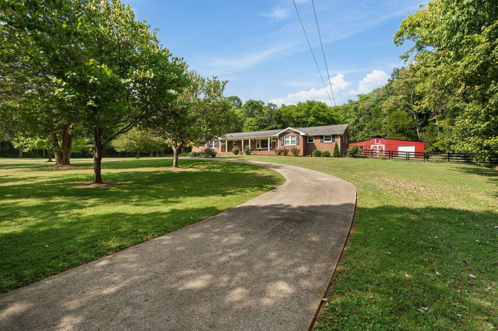 Property Photo: 467 Dry Creek Rd TN 37072