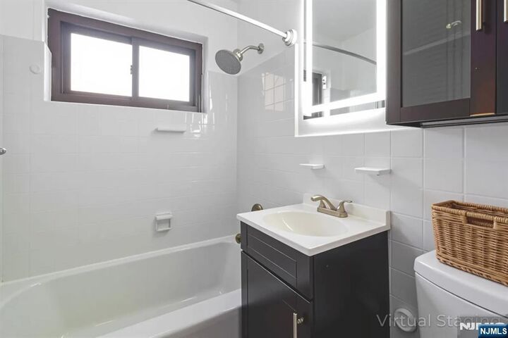 Property Photo:  3050 Edwin Avenue #2D  NJ 07024 