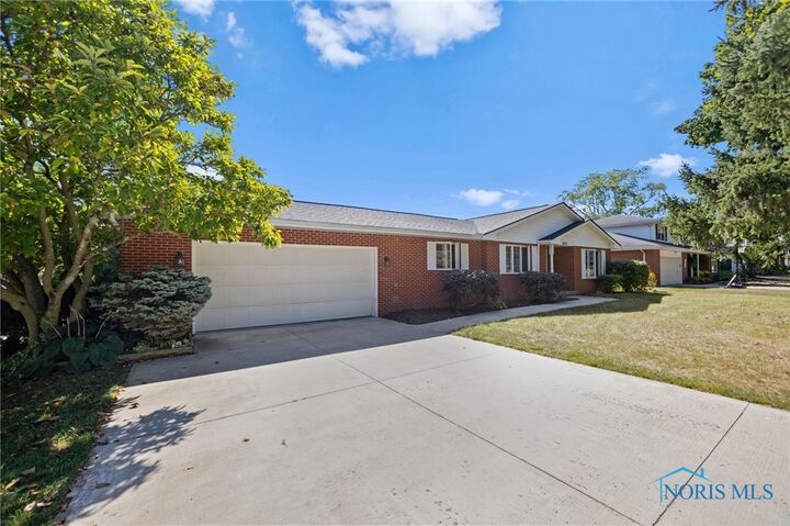 Property Photo:  1825 Greendale Avenue  OH 45840 