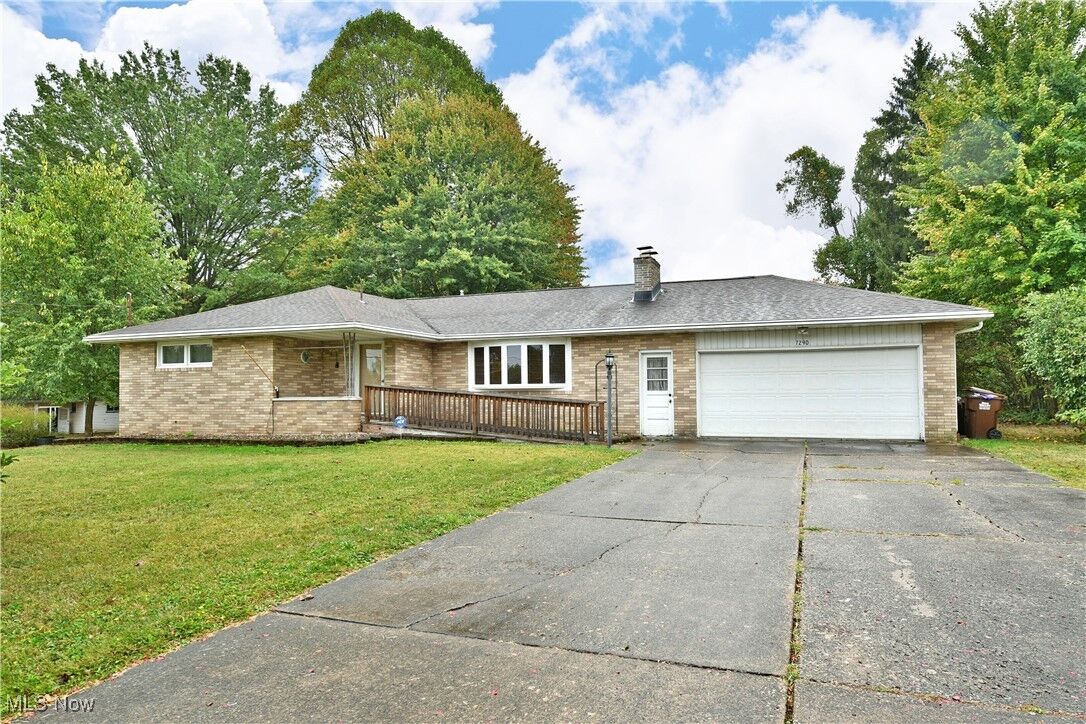 Property Photo: 7290 Lee Road NE OH 44403