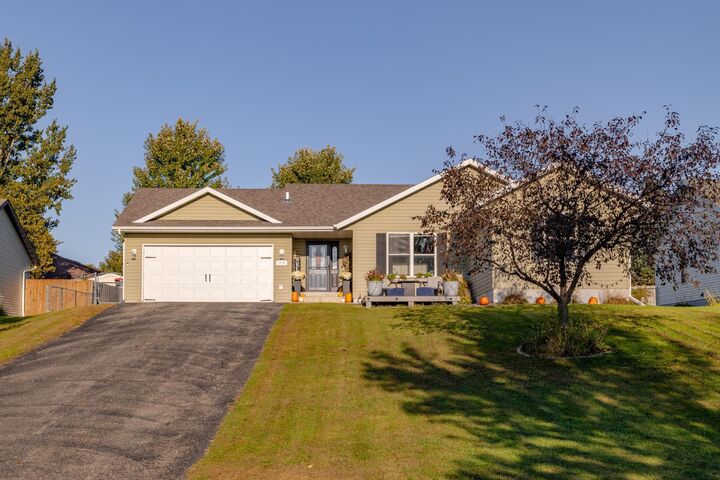 Property Photo:  1714 Jasmine Drive  MN 56308 