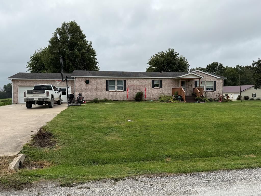 Property Photo: 806 E Broadway Street MO 63537