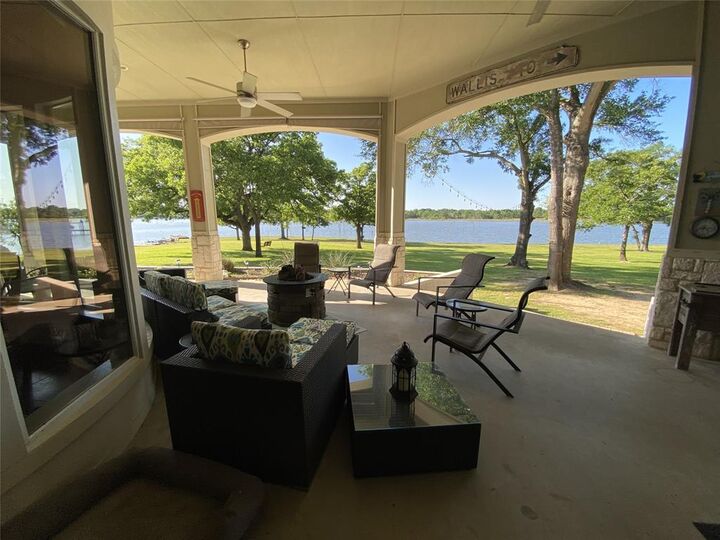 Property Photo:  405 Lcr 737  TX 76687 