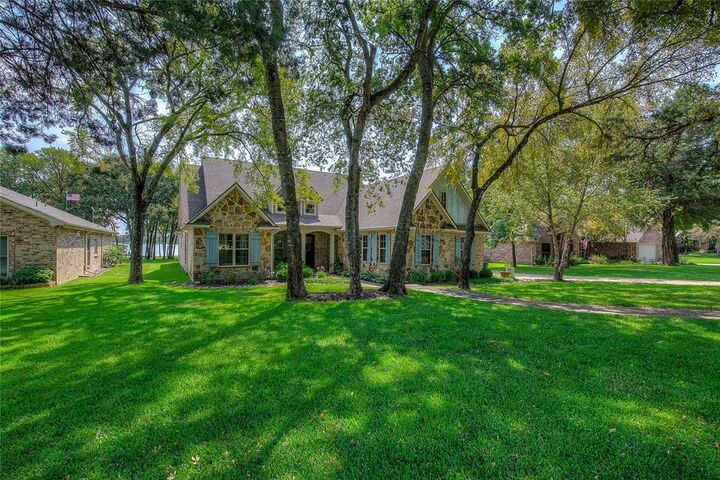 Property Photo: 560 Center Drive TX 75472