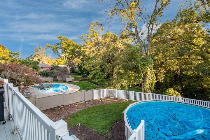 Property Photo:  306 Pelletier Dr  IA 51104 