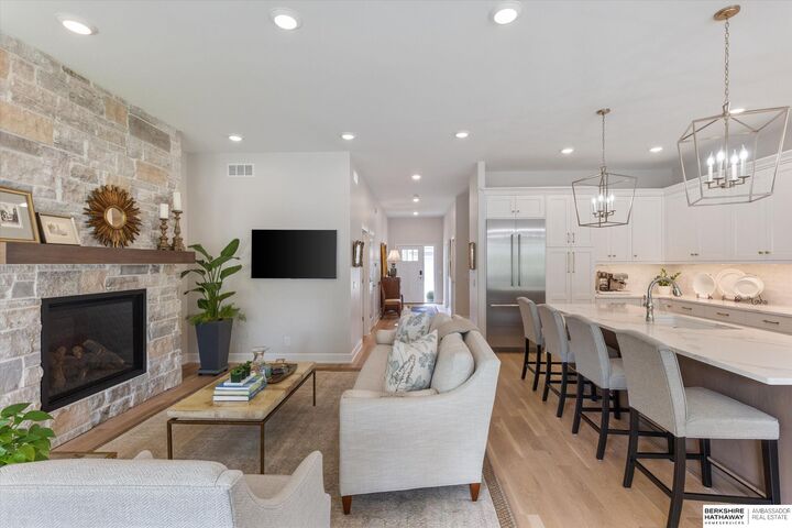 Property Photo:  1015 S 90th Court  NE 68114 