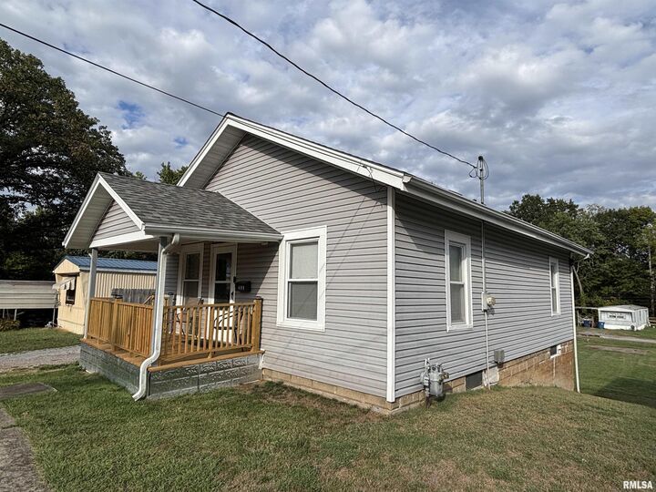Property Photo:  408 N 6th Street  IL 62864 