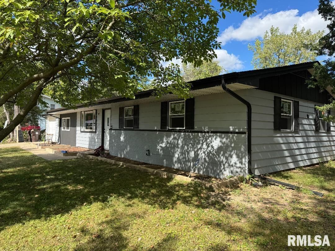 Property Photo: 2135 W Orlando Drive IL 61614