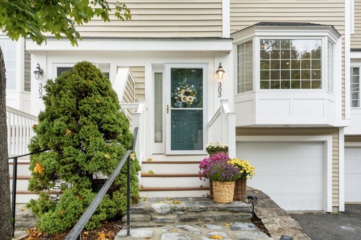 Property Photo:  303 Greenwich Ct 303  MA 01609 
