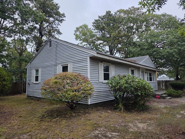 Property Photo:  8 Holly Ln  MA 02664 