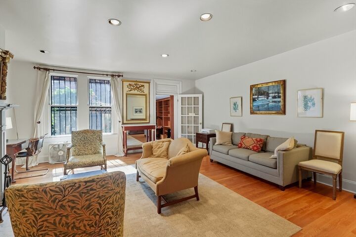 Property Photo:  118 Commonwealth Avenue 1  MA 02116 