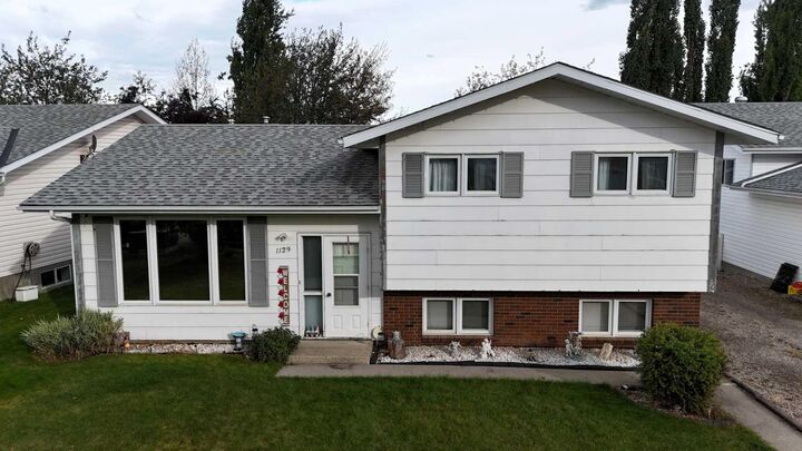 Property Photo:  1129 60 Street  AB T7E 1J1 