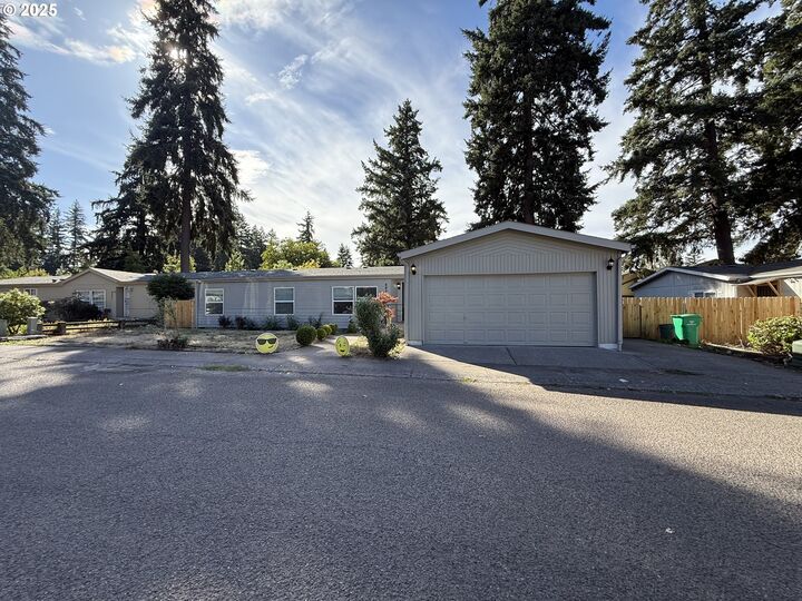 Property Photo:  6433 SE 125th Pl  OR 97236 
