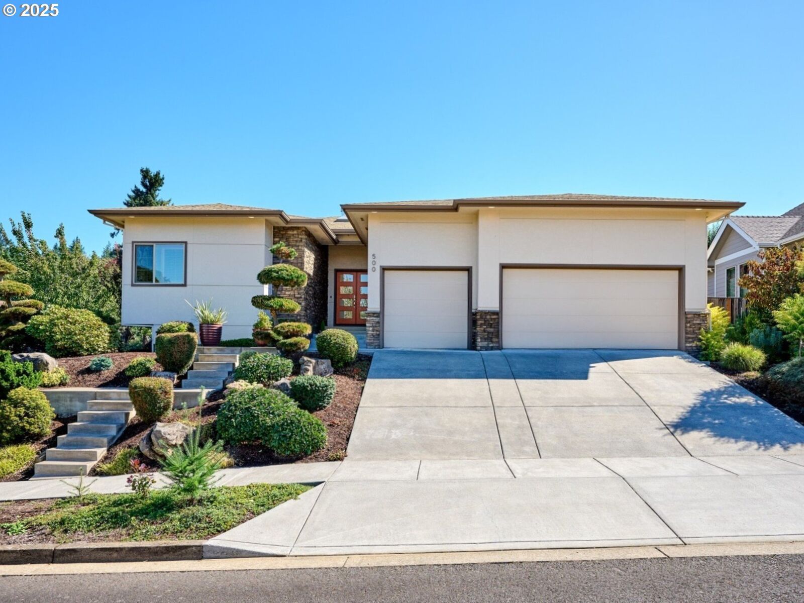 Property Photo:  500 Yapa Dr  OR 97381 