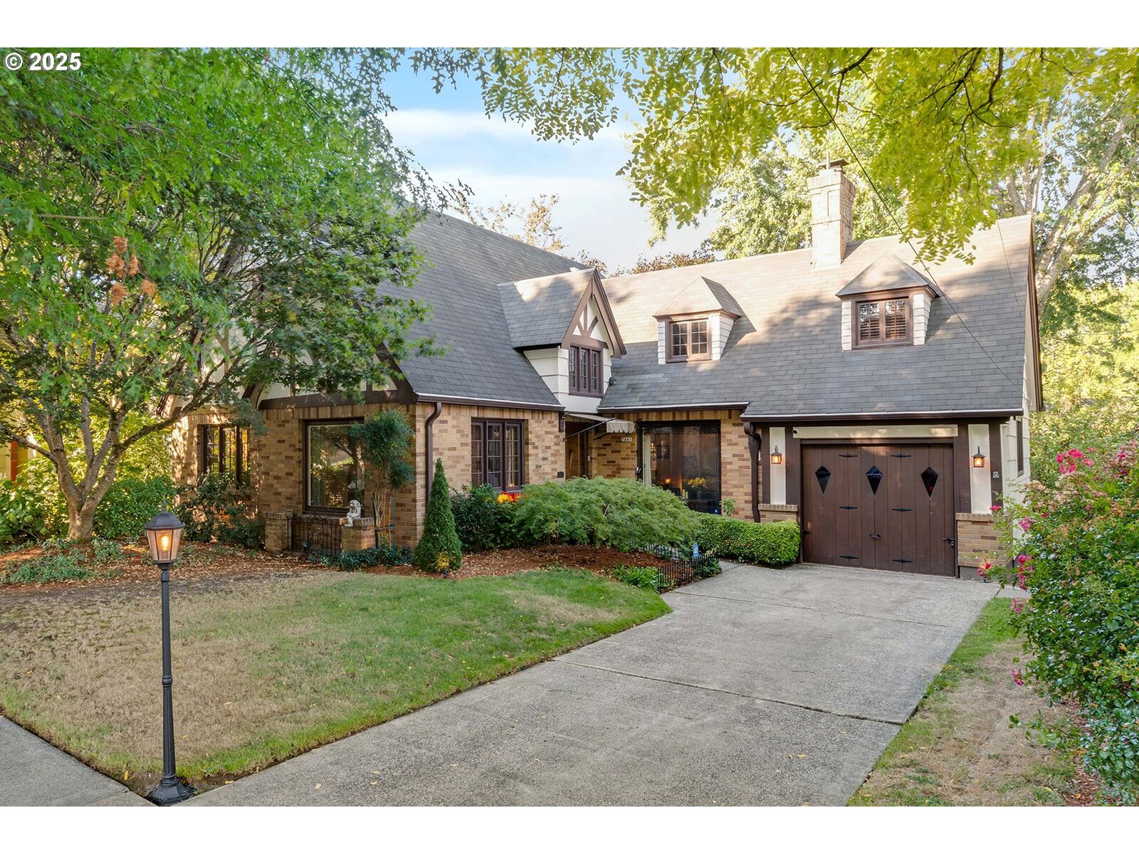 Property Photo:  7441 SE 28th Ave  OR 97202 