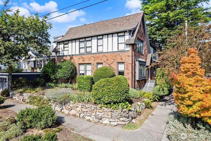Property Photo:  4903  Linden Avenue N 3  WA 98103 
