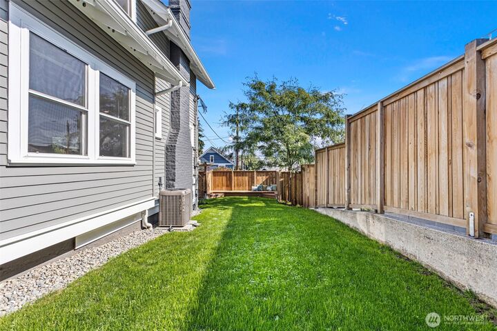 Property Photo: 521 - 519 20th Avenue WA 98122