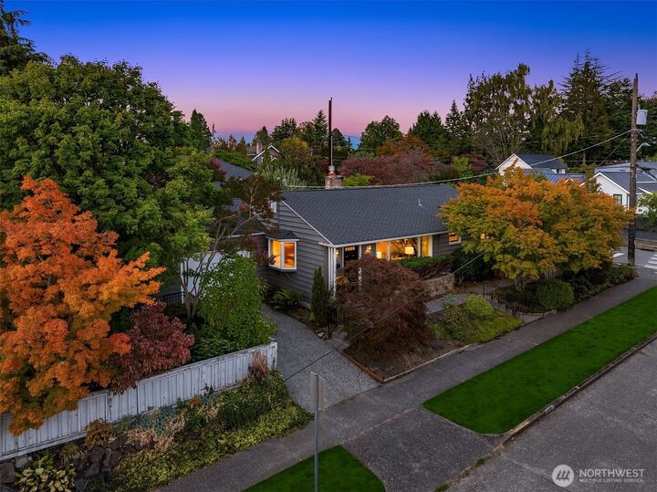 Property Photo:  4701  46th Avenue NE  WA 98105 