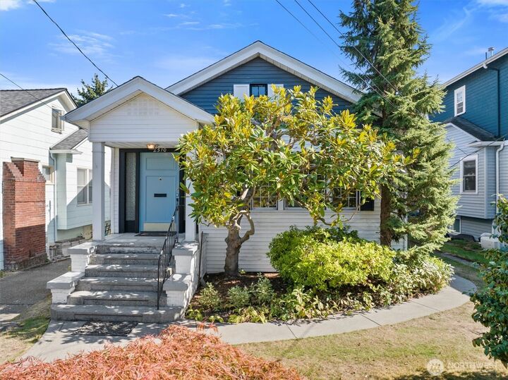Property Photo: 2510 4th Avenue W WA 98119