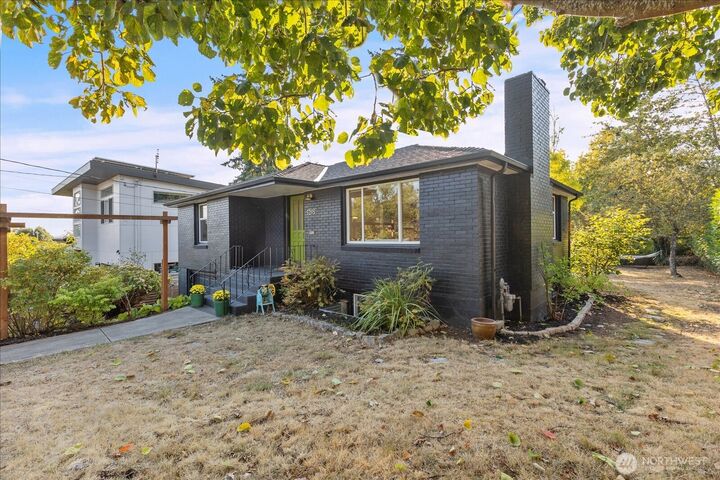 Property Photo:  5245  45th Avenue S  WA 98118 