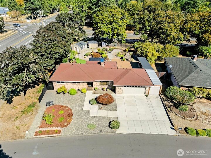 Property Photo: 6804 Louisiana Drive WA 98664