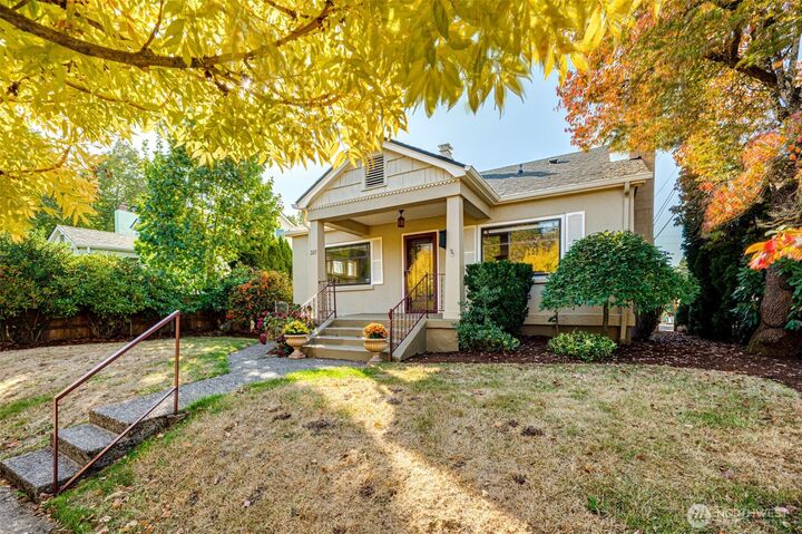 Property Photo:  307 E 22nd Street  WA 98663 