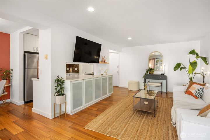 Property Photo: 831 126th Place NE B103 WA 98005