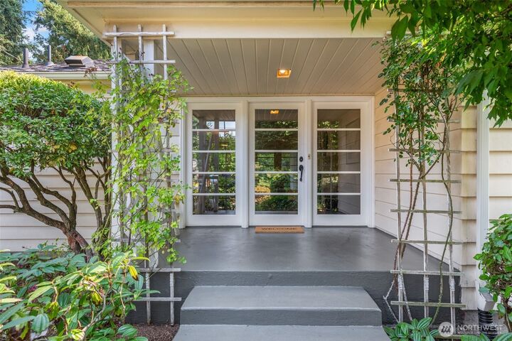 Property Photo:  10422  20th Ave NE  WA 98125 