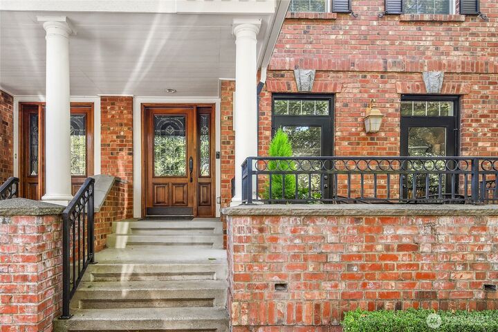 Property Photo:  2593 NE Park Drive  WA 98029 
