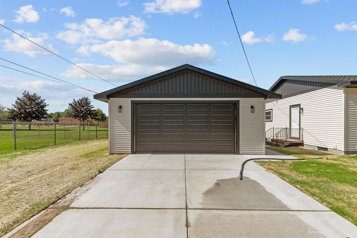 Property Photo: 1301 W 5th Avenue WI 54902