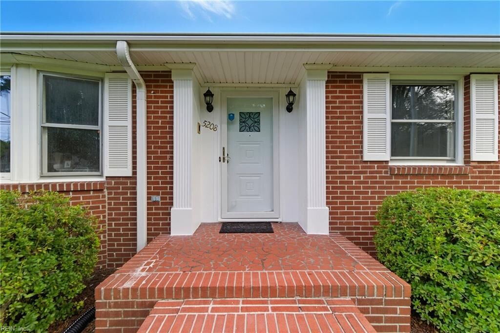 Property Photo: 5208 Askew Rd VA 23321
