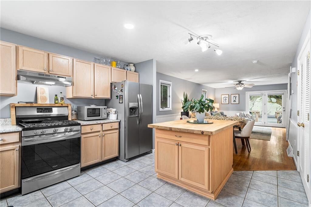 Property Photo:  165 Holland Street 18  RI 02920 