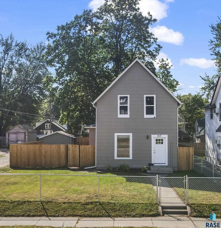 Property Photo:  817 W 12th St  SD 57104 
