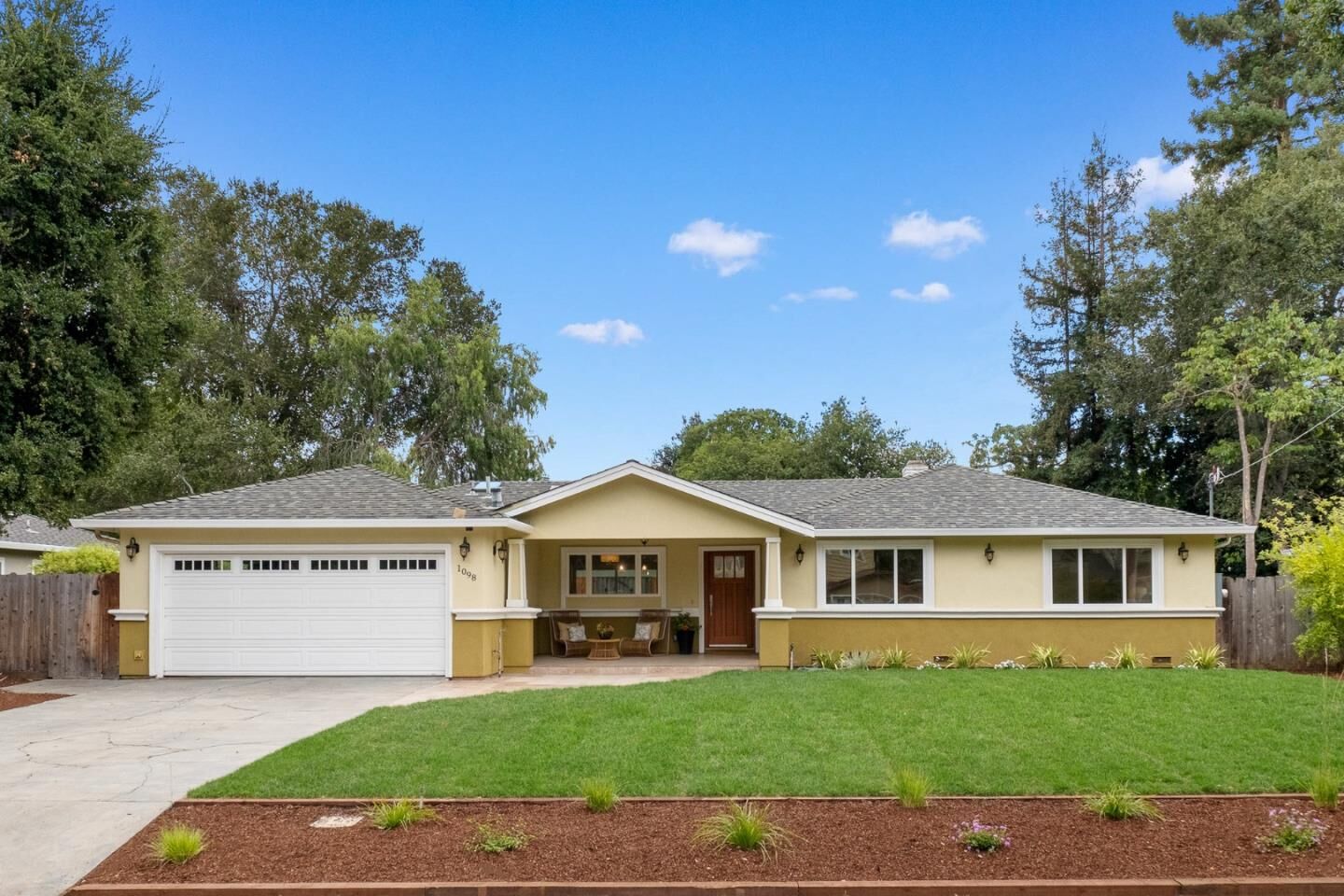 Property Photo:  1098 Muir Way  CA 94024 