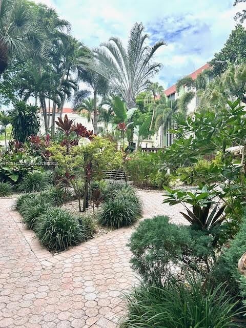 Property Photo: 5300 NE 24th Ter 118C FL 33308