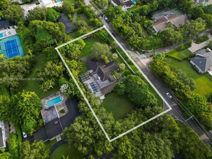 10524 SW 60th Ave  Pinecrest FL 33156 photo